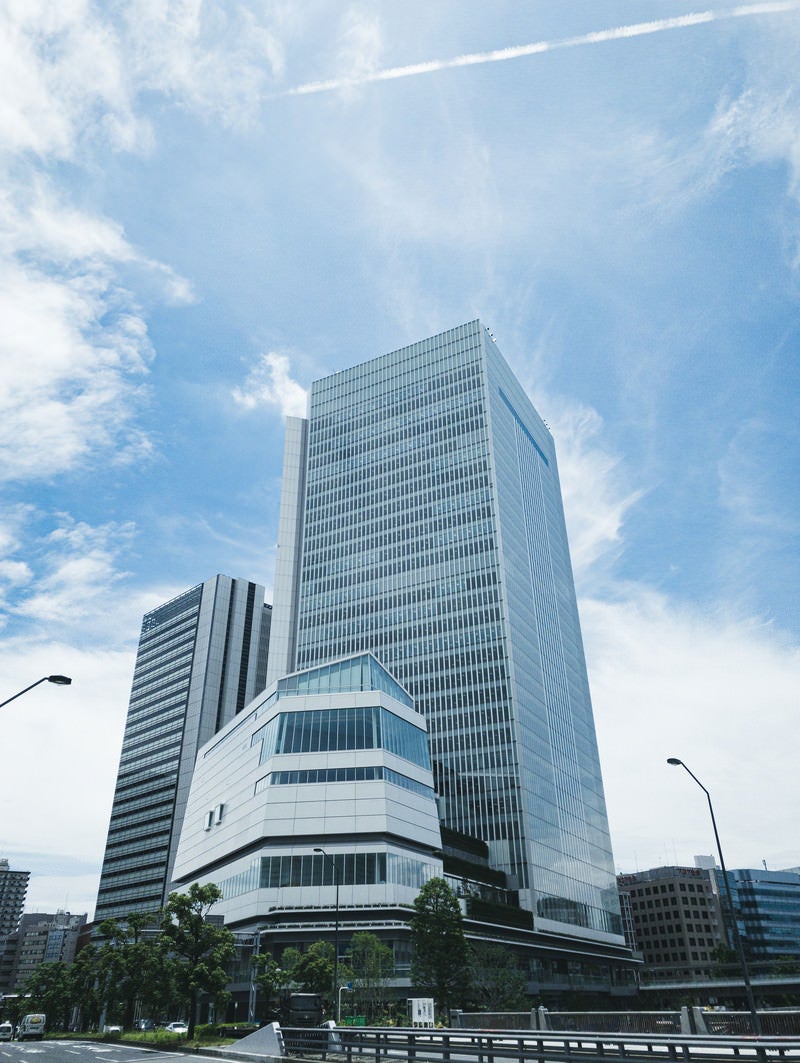 「みなとみらい21エリアに移転した横浜市役所」の写真