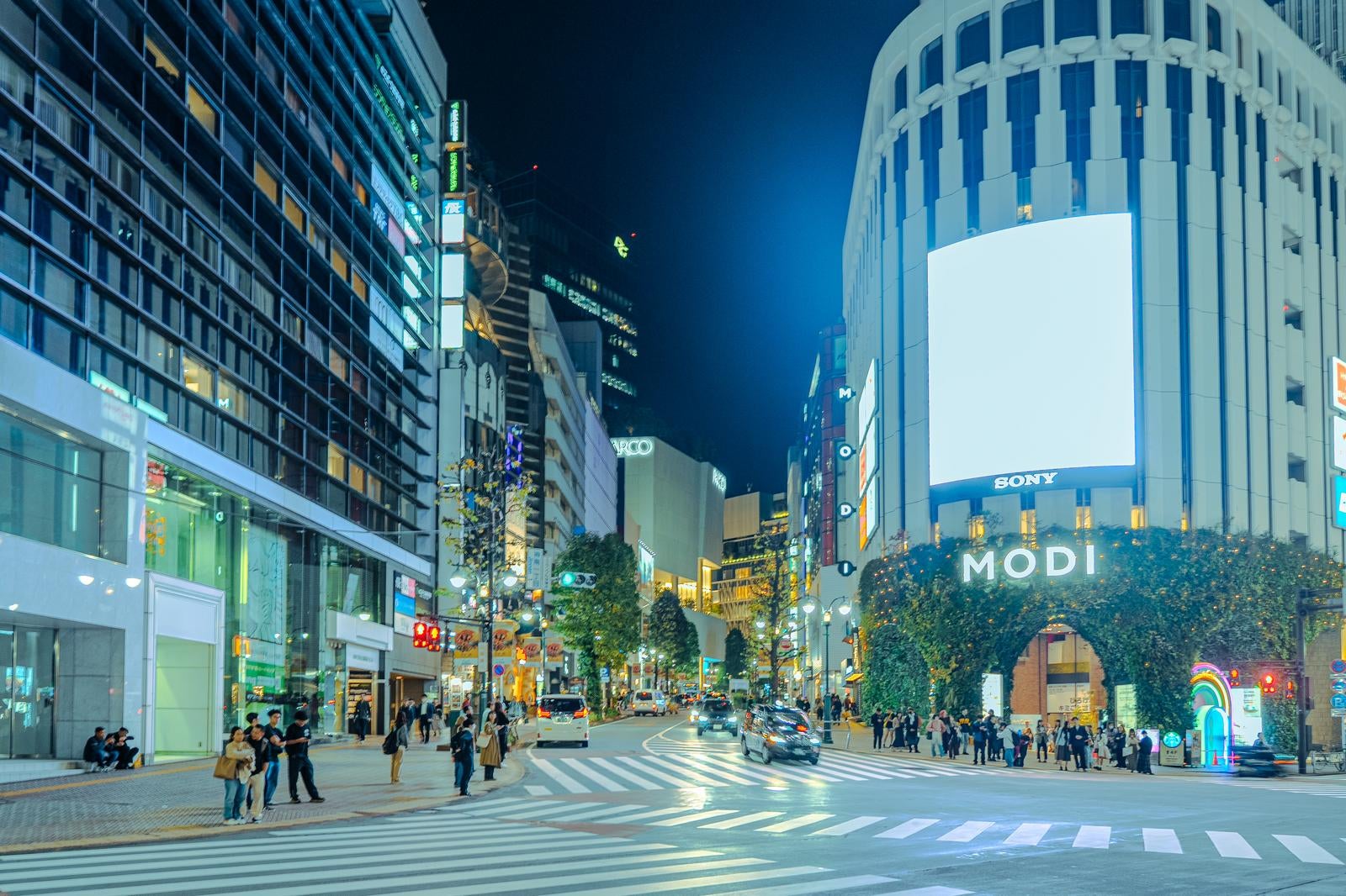「渋谷MODI前（神南一丁目交差点）」の写真