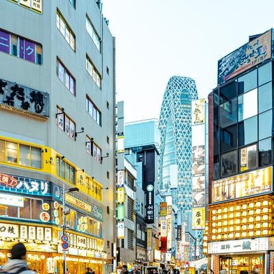 西新宿一丁目の繁華街の写真