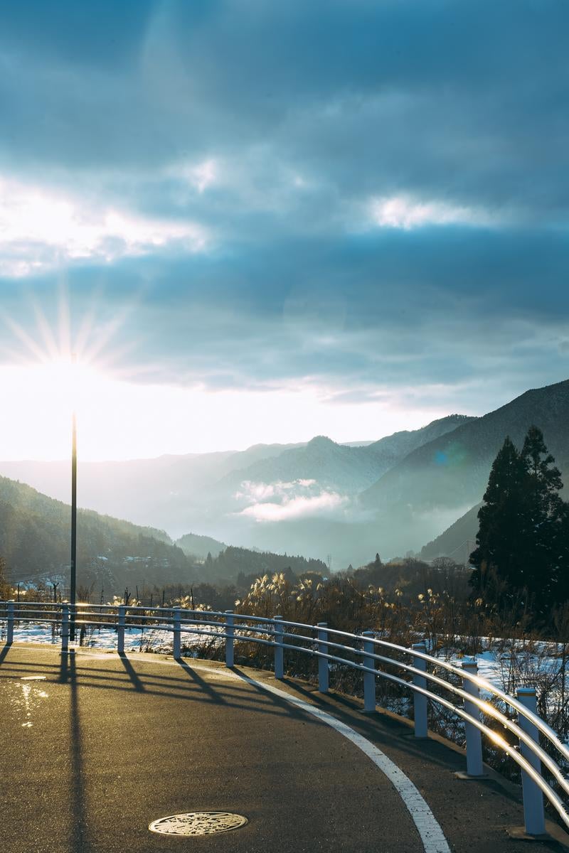 「長野県大桑村からの夕暮れの景色」の写真