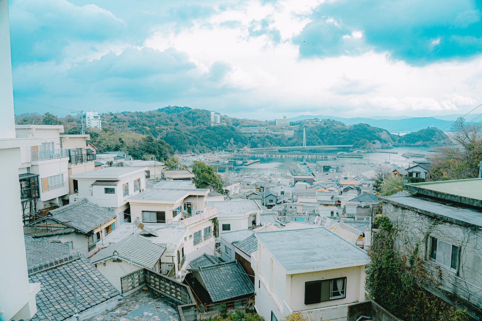 「▲丘の上から見渡す雑賀崎の住宅地」の写真