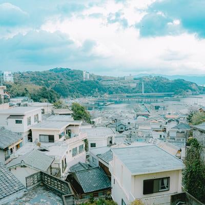 ▲丘の上から見渡す雑賀崎の住宅地の素材