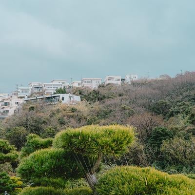 日本のアマルフィと呼ばれる雑賀崎の住宅の街並みの写真