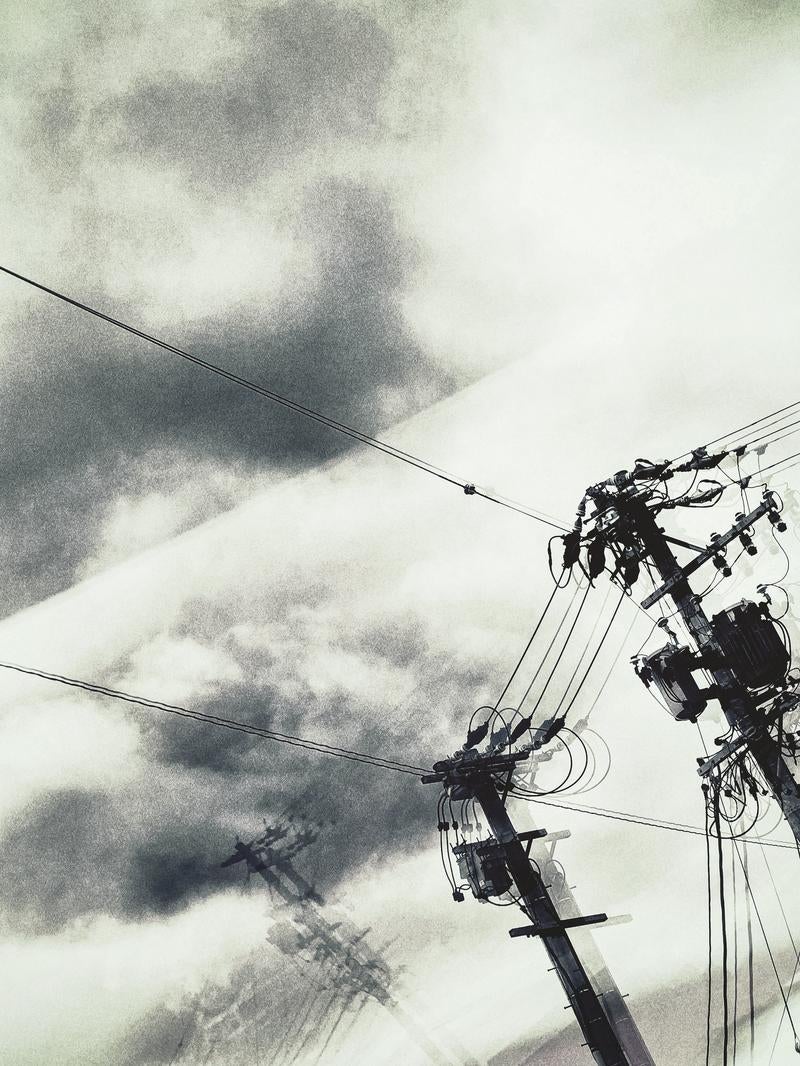 「多重露光した電柱」の写真