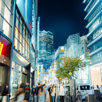 夜の渋谷の文化通りの写真