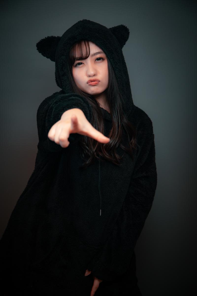 「凄いやる気のない整体師に当たった。」の写真［モデル：河村友歌］