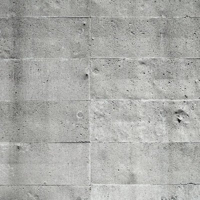 枠板の跡が目立つコンクリート壁のテクスチャーの写真