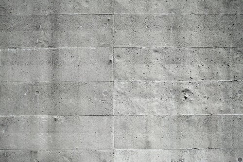 枠板の跡が目立つコンクリート壁のテクスチャーの写真