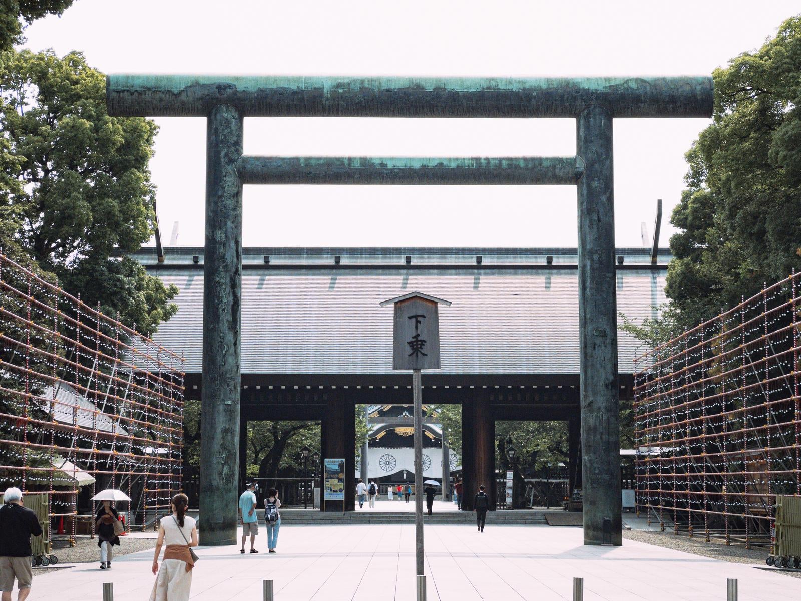 「靖国神社の鳥居」の写真