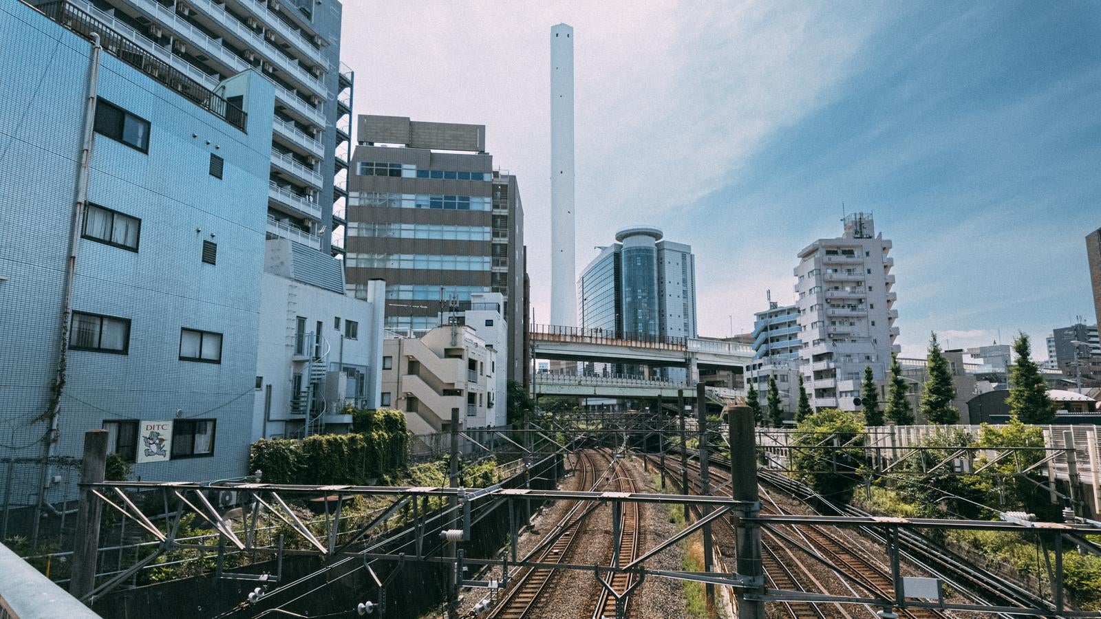 「堀之内橋から見える鉄道線路」の写真