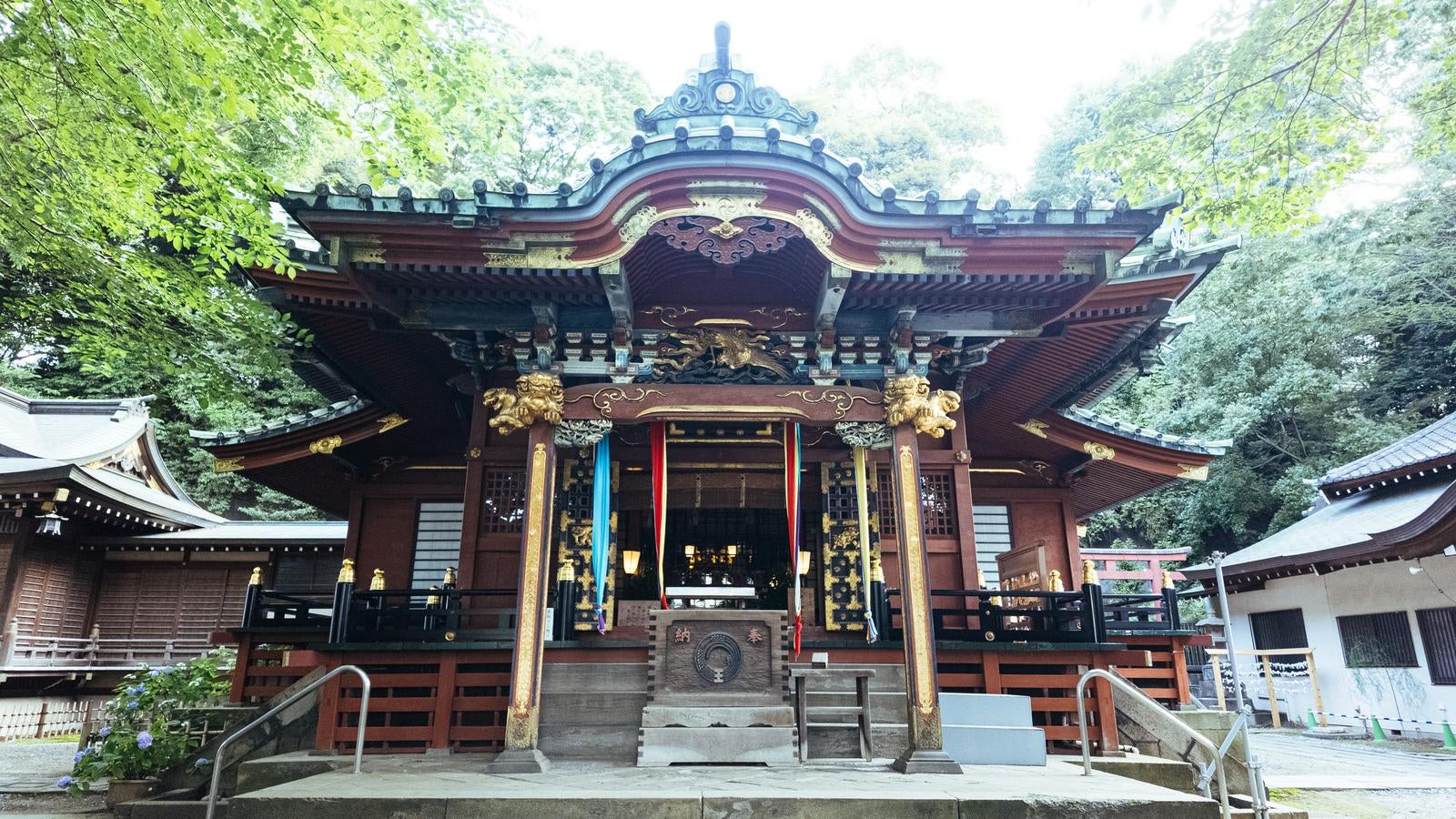 「境内に佇む王子稲荷神社」の写真