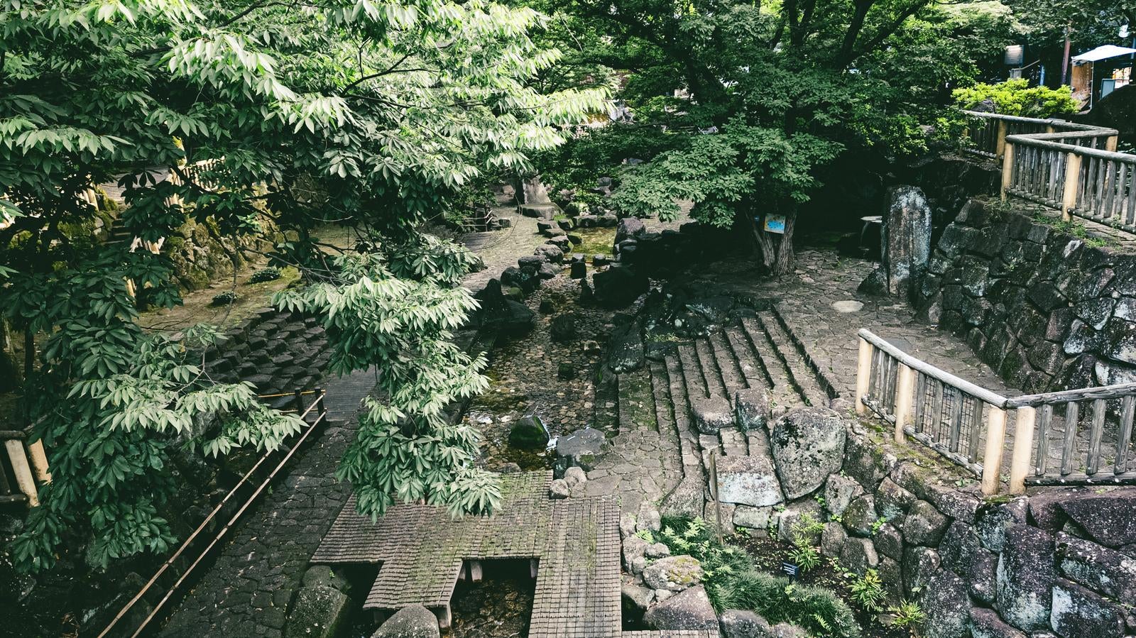 「舟串橋から見下ろす音無親水公園」の写真