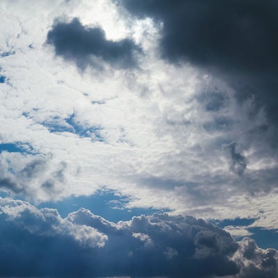 灰色の雲の写真