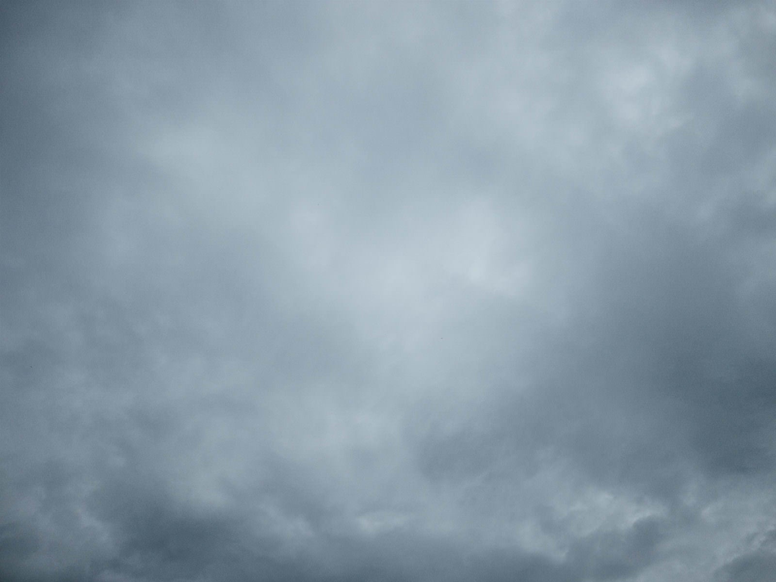 「どんより曇った空のテクスチャー」の写真