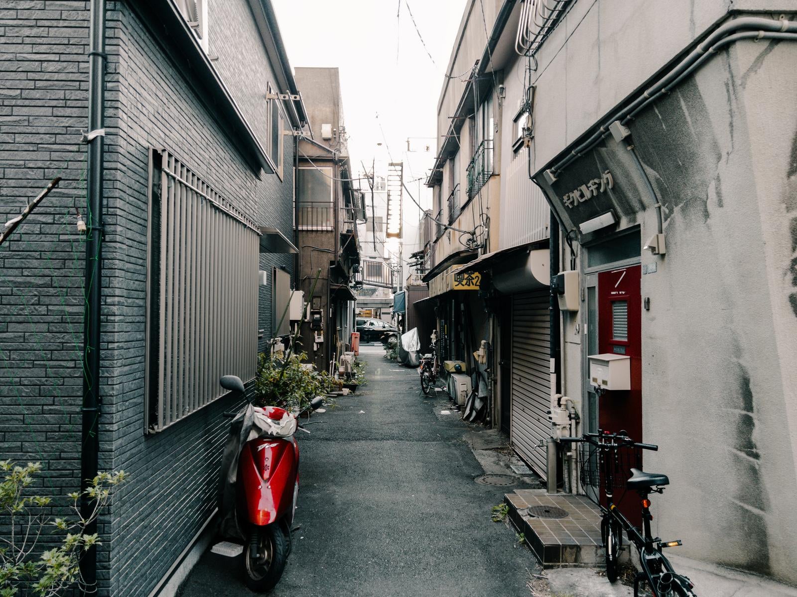 「台東区千束4丁目の路地」の写真