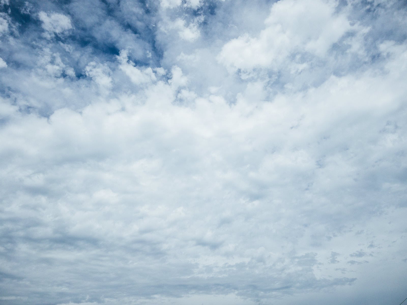 「空を隠す雲」の写真