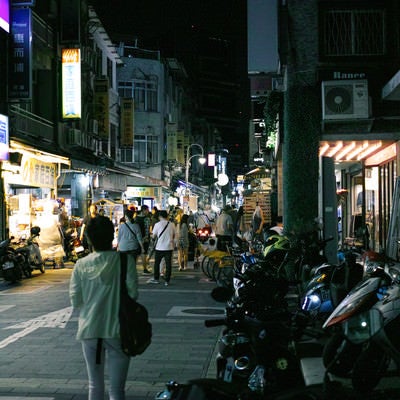 台湾の雑居な夜の写真