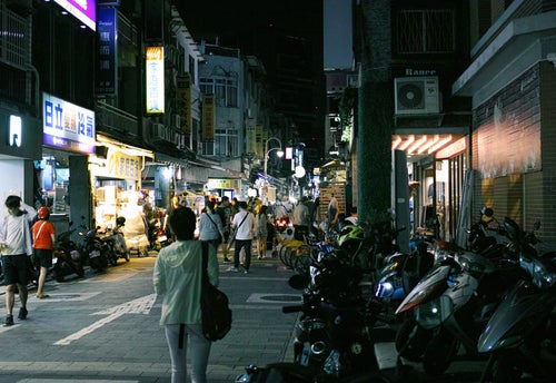 台湾の雑居な夜の写真