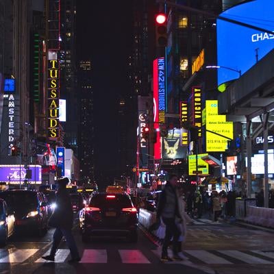 ニューヨークの夜の街並みの写真
