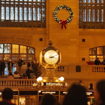 グランドセントラル駅の時間を刻む時計の写真