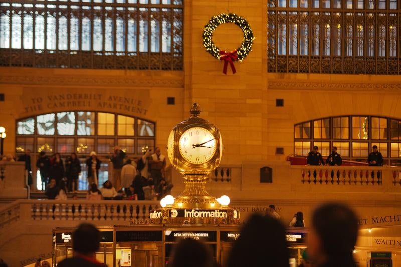 グランドセントラル駅の時間を刻む時計の写真