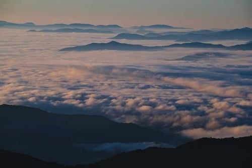 山々を超える一面の雲海の写真