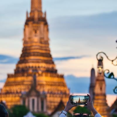 ワット・アルンの絶景スポットで撮影するひとときの写真
