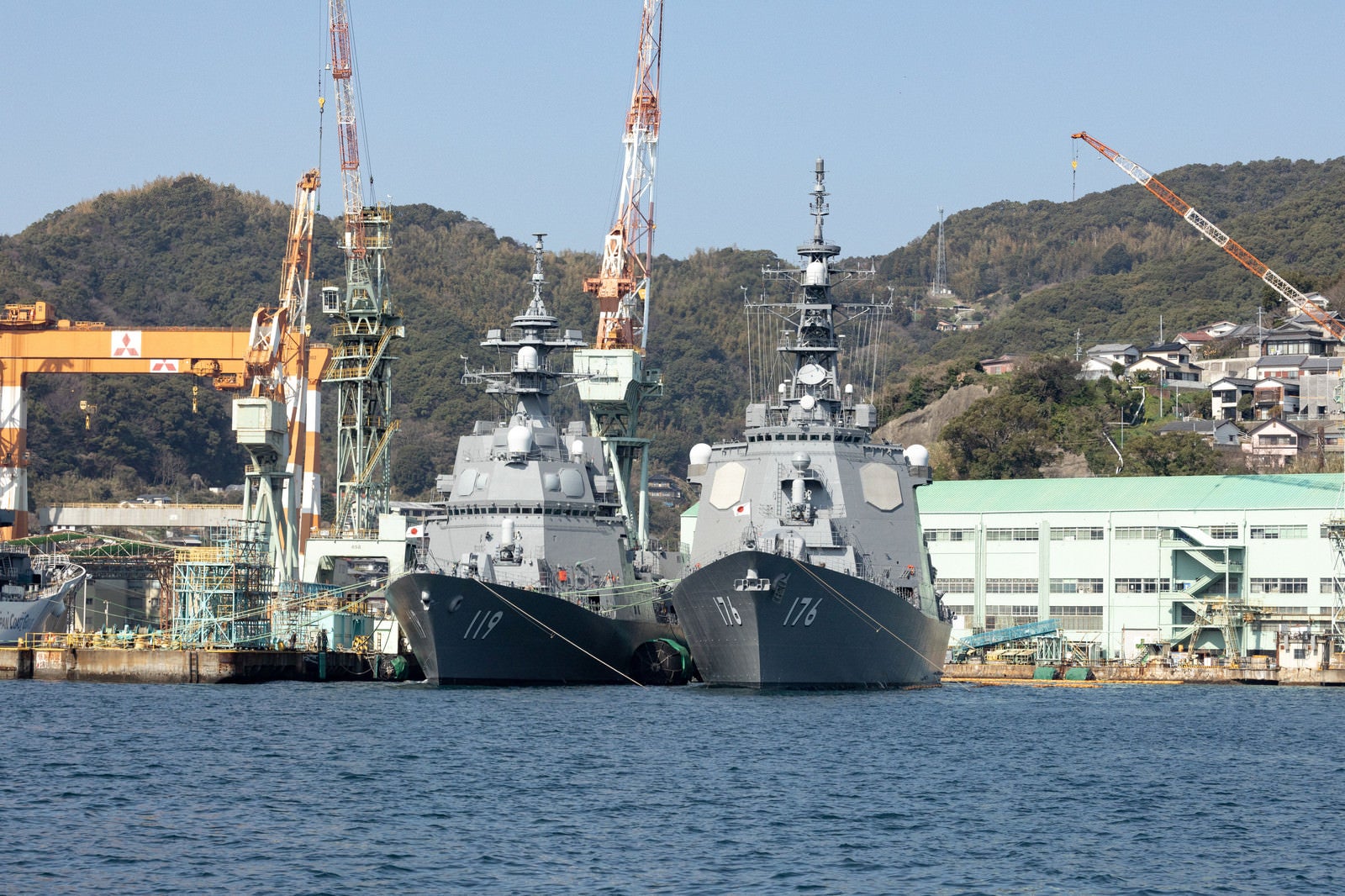 「長崎港に停泊中の戦艦」の写真