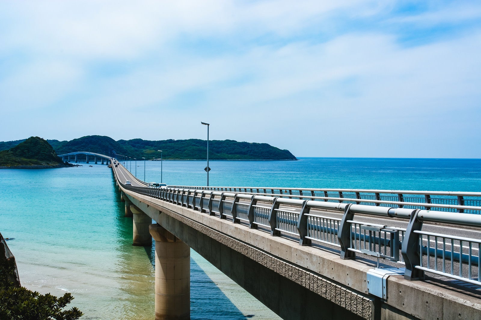 「角島大橋を左側から撮影」の写真