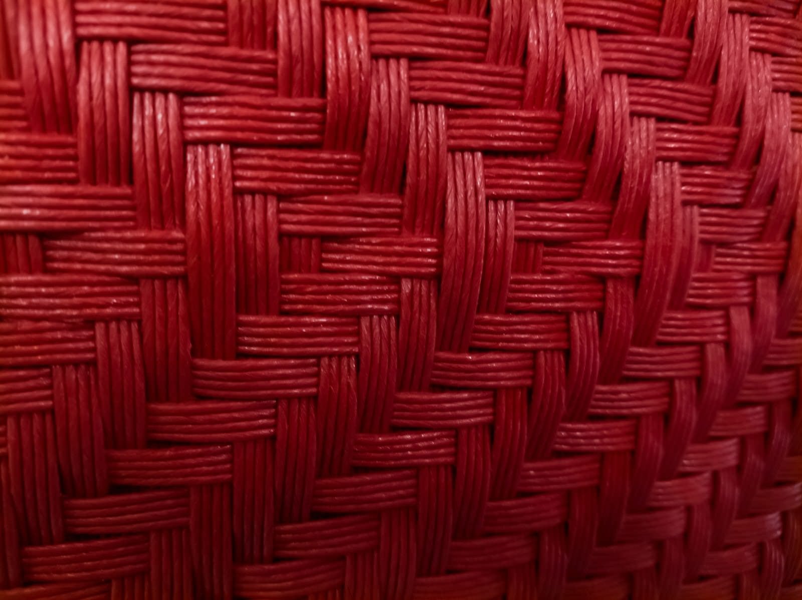 「深い赤色の編み目（テクスチャ）」の写真