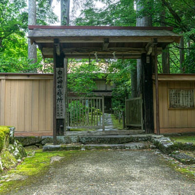 白山神社社務所入り口の様子の写真