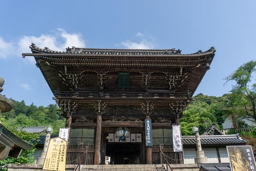 総門の影 長谷寺の歴史を歩むの写真