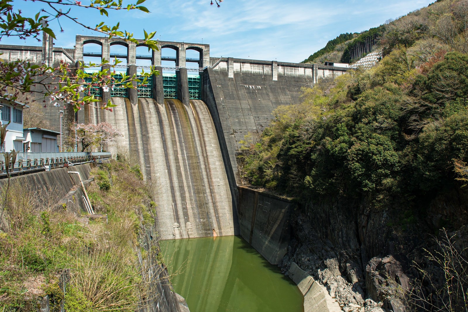 「岐阜県八百津町と御嵩町の間にある丸山ダム」の写真