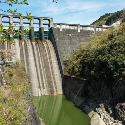 岐阜県八百津町と御嵩町の間にある丸山ダムの写真