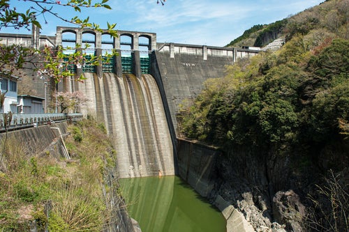 岐阜県八百津町と御嵩町の間にある丸山ダムの写真