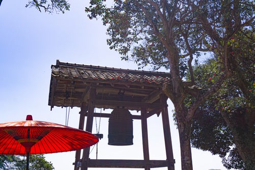今も定時に鐘がつかれ「日本の音風景百選」にも選ばれている彦根城の時報鐘（じほうしょう）の写真