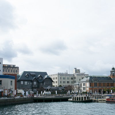 旧大阪商船、旧門司三井倶楽部、旧JR九州本社ビルなどを眺めるの写真