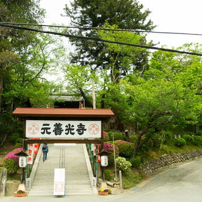 善光寺の御本尊が元々祀られていた飯田市にある元善光寺入り口の写真