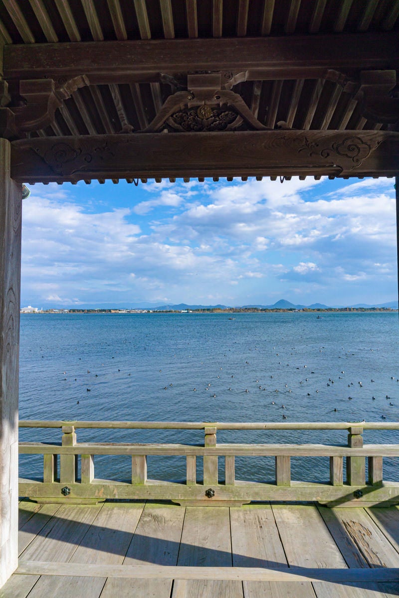 「浮御堂の回廊から眺める琵琶湖」の写真