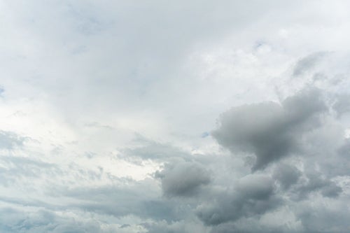 雲に覆いつくされた空の写真