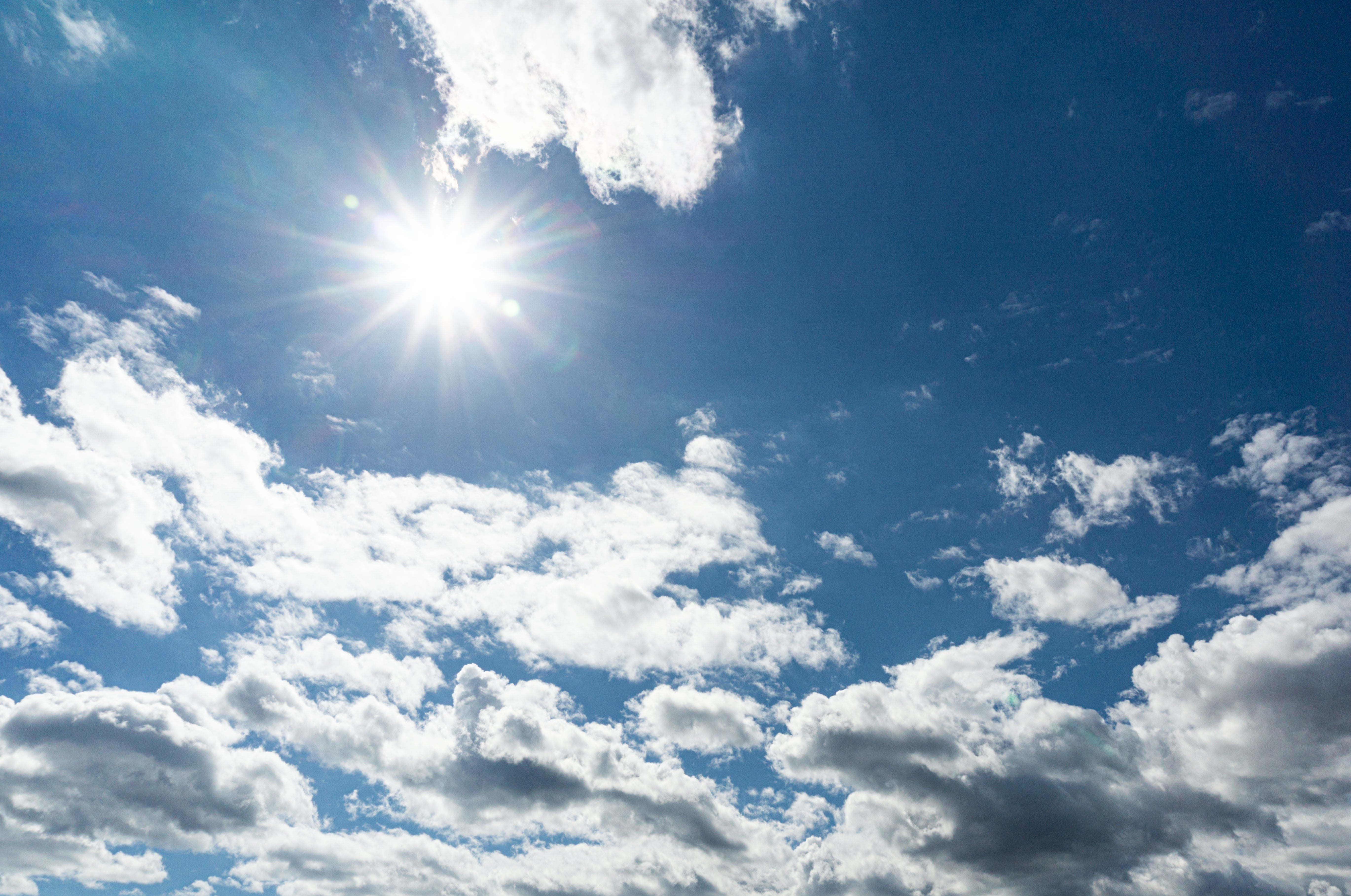 青空と光芒の無料の写真素材 - ID.42413｜フリー素材 ぱくたそ